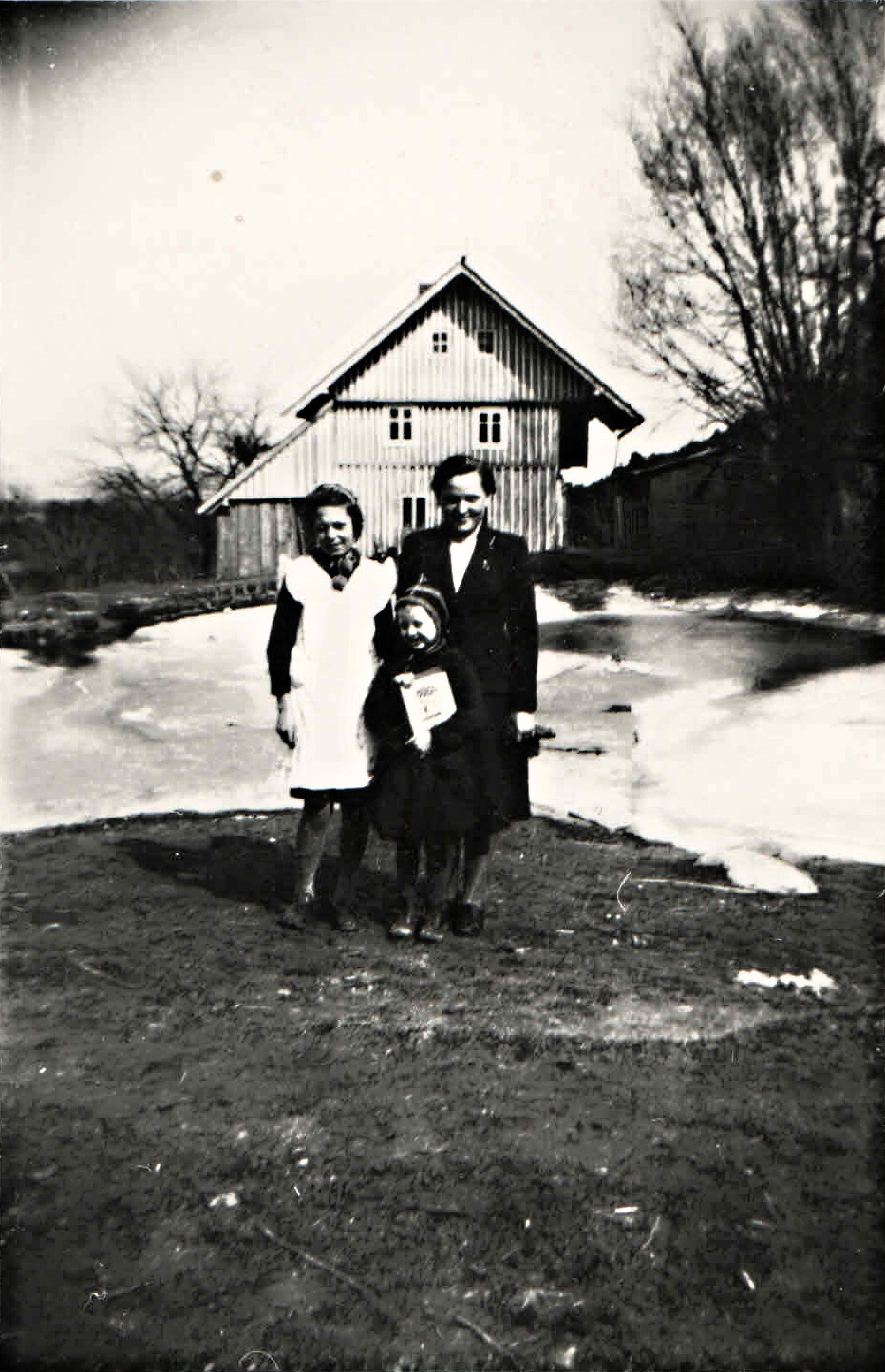 16a_Nosálov čp. 44, Anna, 1939 (pod Stejskalovými)